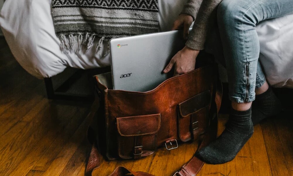 putting laptop in a leather laptop